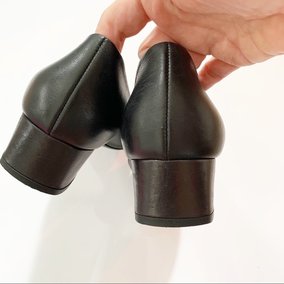 Gucci Sachalin Logo Low-heeled Round Toe Pump - Picture 6 of 13